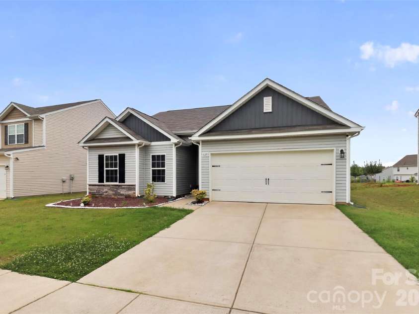 1120 Culver Spring Way, Charlotte, NC 28215.  MLS# CAR4392305, YatesRealty ID 29533. 
