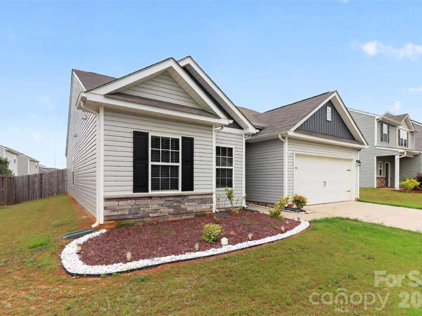 1120 Culver Spring Way, Charlotte, NC 28215.  MLS# CAR4392305, YatesRealty ID 29533. 