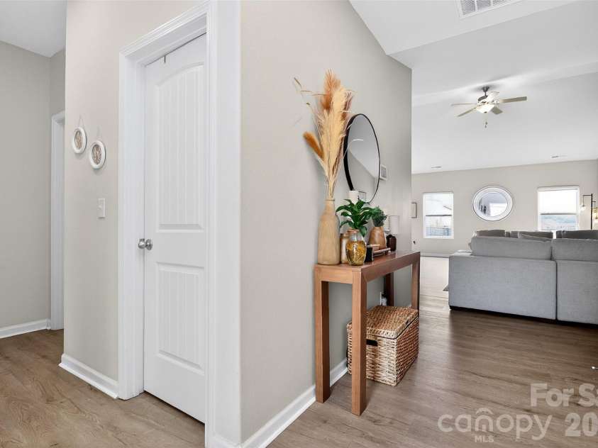 1120 Culver Spring Way, Charlotte, NC 28215.  MLS# CAR4392305, YatesRealty ID 29533. 