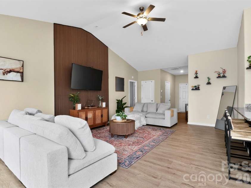 1120 Culver Spring Way, Charlotte, NC 28215.  MLS# CAR4392305, YatesRealty ID 29533. 