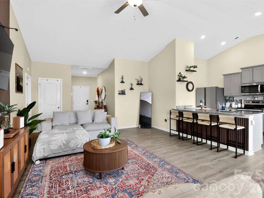 1120 Culver Spring Way, Charlotte, NC 28215.  MLS# CAR4392305, YatesRealty ID 29533. 