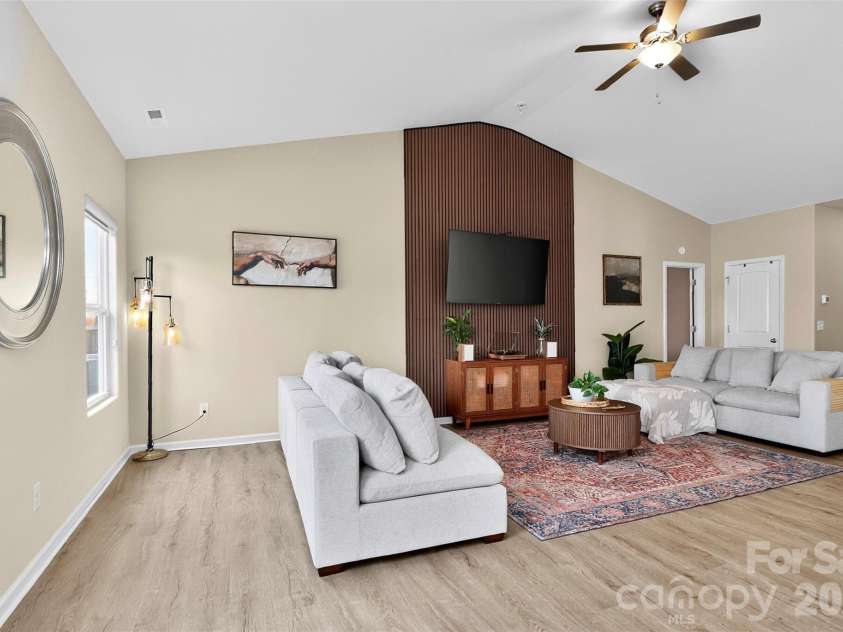 1120 Culver Spring Way, Charlotte, NC 28215.  MLS# CAR4392305, YatesRealty ID 29533. 