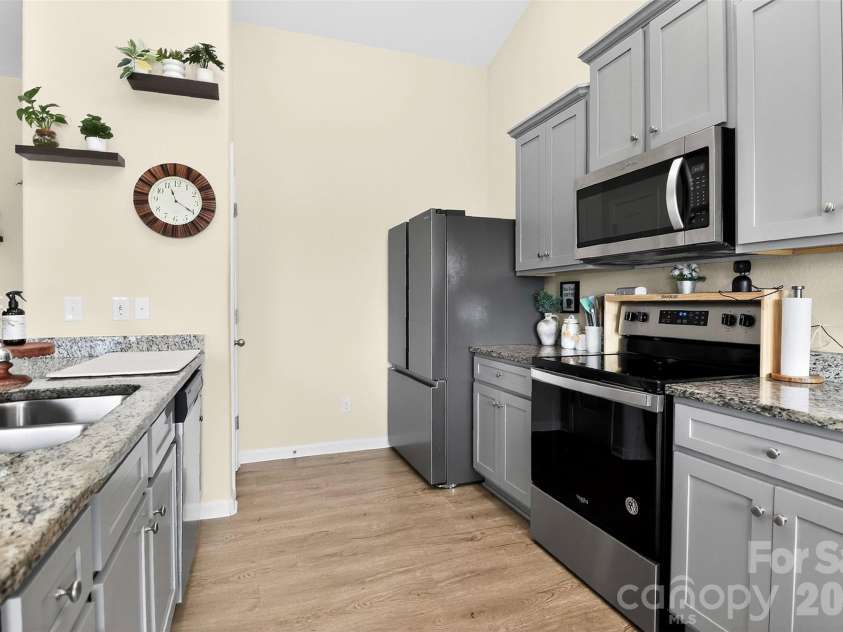 1120 Culver Spring Way, Charlotte, NC 28215.  MLS# CAR4392305, YatesRealty ID 29533. 