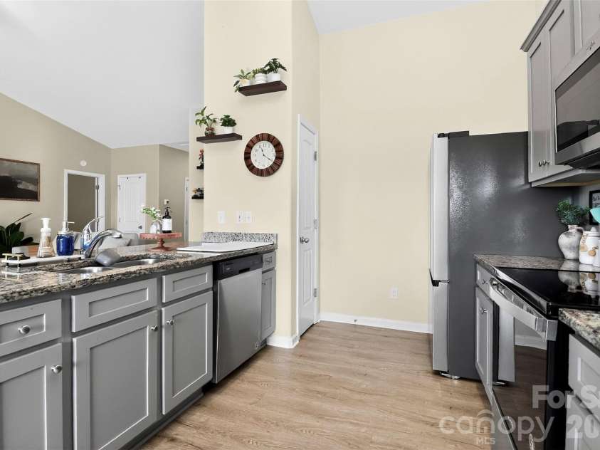 1120 Culver Spring Way, Charlotte, NC 28215.  MLS# CAR4392305, YatesRealty ID 29533. 