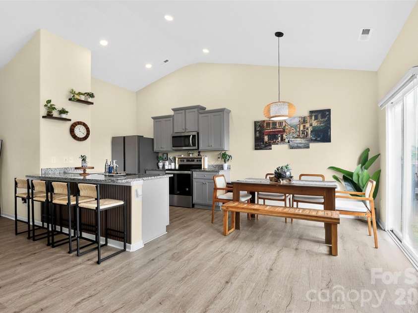 1120 Culver Spring Way, Charlotte, NC 28215.  MLS# CAR4392305, YatesRealty ID 29533. 