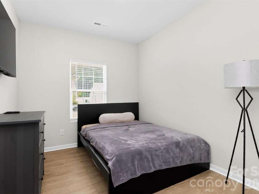 1120 Culver Spring Way, Charlotte, NC 28215.  MLS# CAR4392305, YatesRealty ID 29533. 