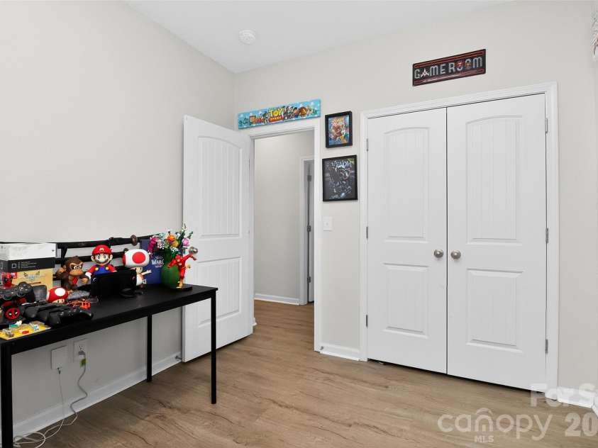 1120 Culver Spring Way, Charlotte, NC 28215.  MLS# CAR4392305, YatesRealty ID 29533. 