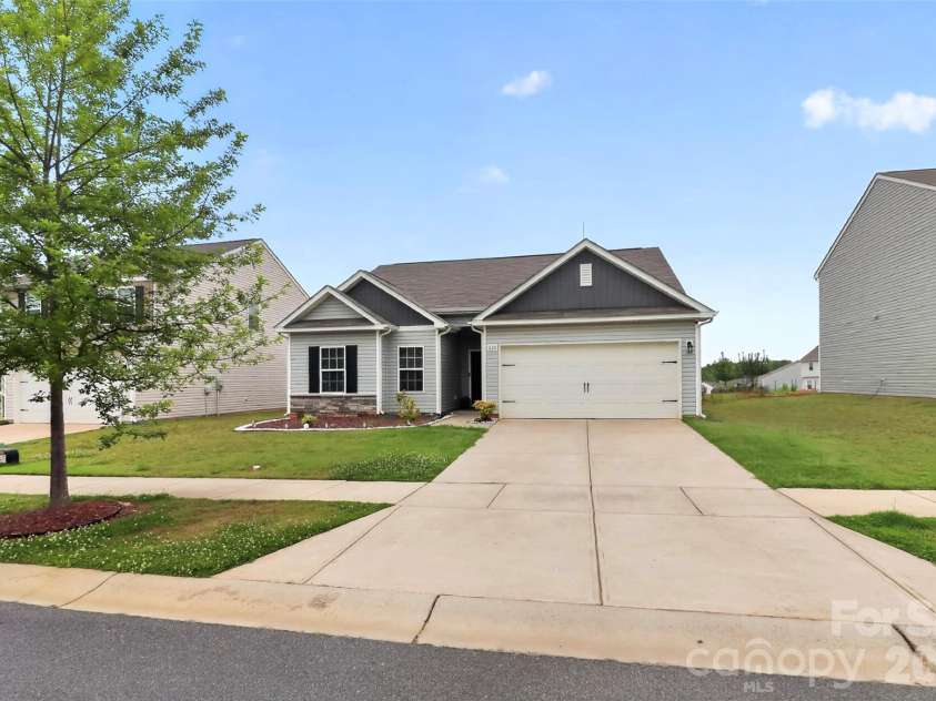 1120 Culver Spring Way, Charlotte, NC 28215.  MLS# CAR4392305, YatesRealty ID 29533. 