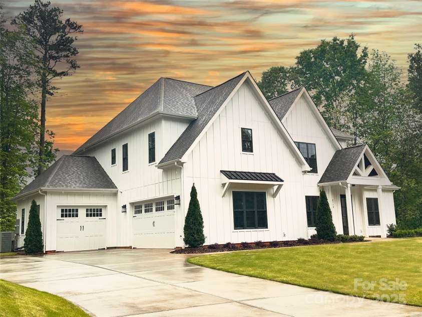 6712 Cove Lane, Sherrills Ford, NC 28673.  MLS# CAR4250171, YatesRealty ID 29534. 3 Car Garage