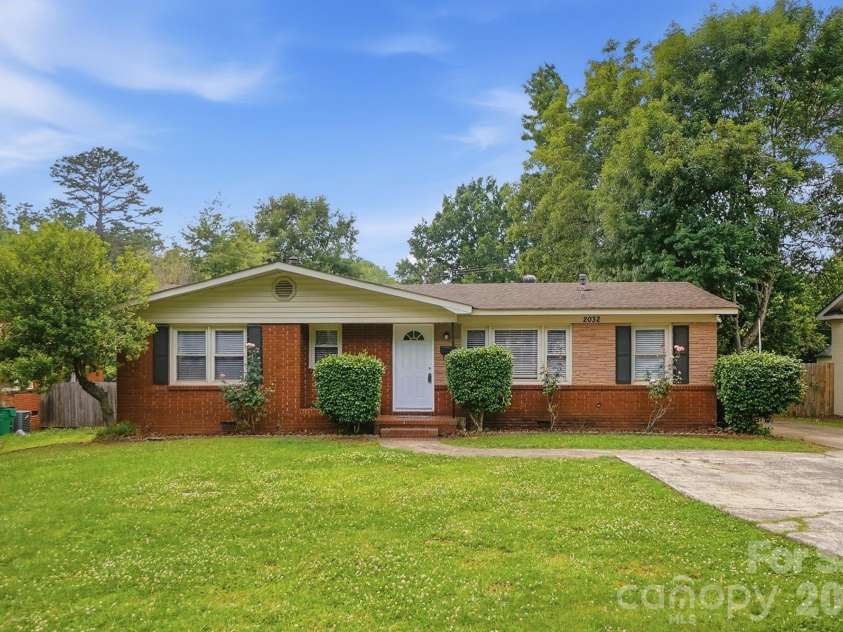 2032 Eastway Drive, Charlotte, NC 28205.  MLS# CAR4392372, YatesRealty ID 29535. 