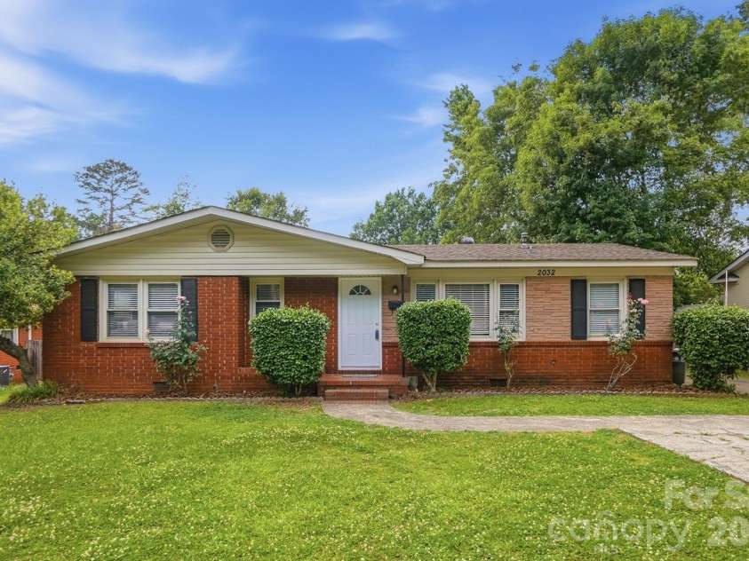 2032 Eastway Drive, Charlotte, NC 28205.  MLS# CAR4392372, YatesRealty ID 29535. 