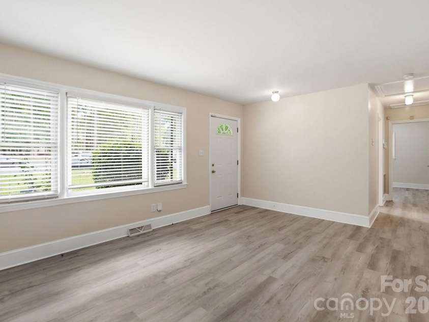 2032 Eastway Drive, Charlotte, NC 28205.  MLS# CAR4392372, YatesRealty ID 29535. 