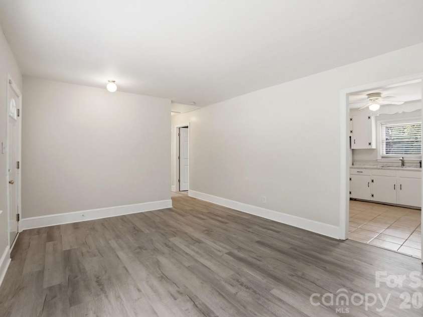 2032 Eastway Drive, Charlotte, NC 28205.  MLS# CAR4392372, YatesRealty ID 29535. 