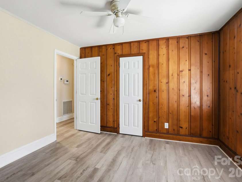 2032 Eastway Drive, Charlotte, NC 28205.  MLS# CAR4392372, YatesRealty ID 29535. 