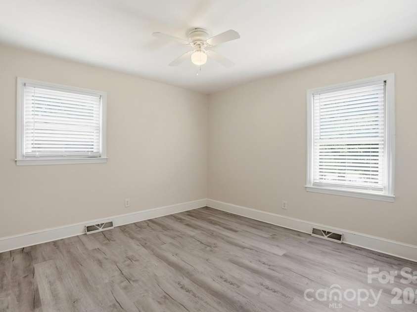 2032 Eastway Drive, Charlotte, NC 28205.  MLS# CAR4392372, YatesRealty ID 29535. 