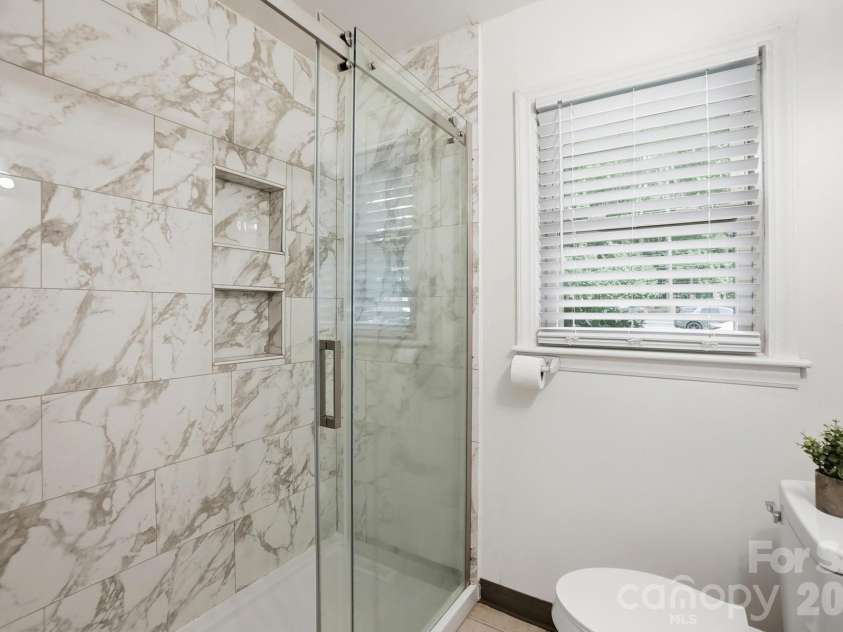 2032 Eastway Drive, Charlotte, NC 28205.  MLS# CAR4392372, YatesRealty ID 29535. 