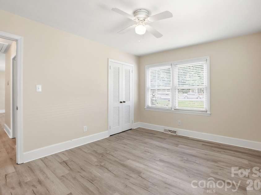 2032 Eastway Drive, Charlotte, NC 28205.  MLS# CAR4392372, YatesRealty ID 29535. 