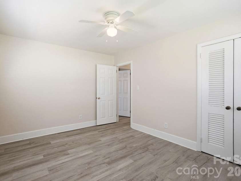 2032 Eastway Drive, Charlotte, NC 28205.  MLS# CAR4392372, YatesRealty ID 29535. 
