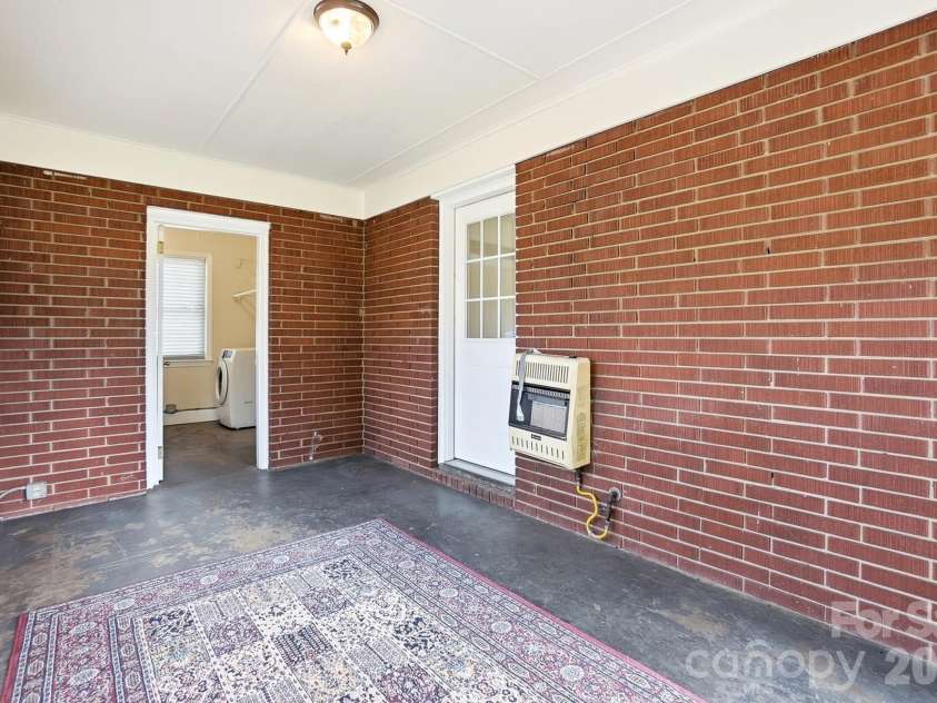 2032 Eastway Drive, Charlotte, NC 28205.  MLS# CAR4392372, YatesRealty ID 29535. 