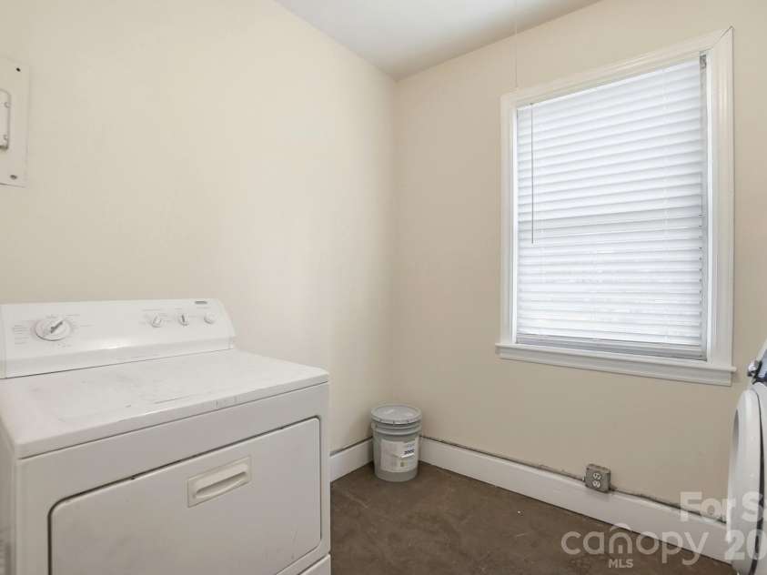 2032 Eastway Drive, Charlotte, NC 28205.  MLS# CAR4392372, YatesRealty ID 29535. 
