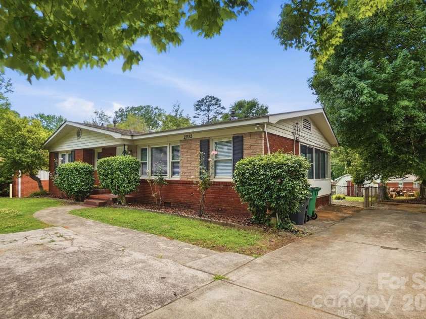 2032 Eastway Drive, Charlotte, NC 28205.  MLS# CAR4392372, YatesRealty ID 29535. 