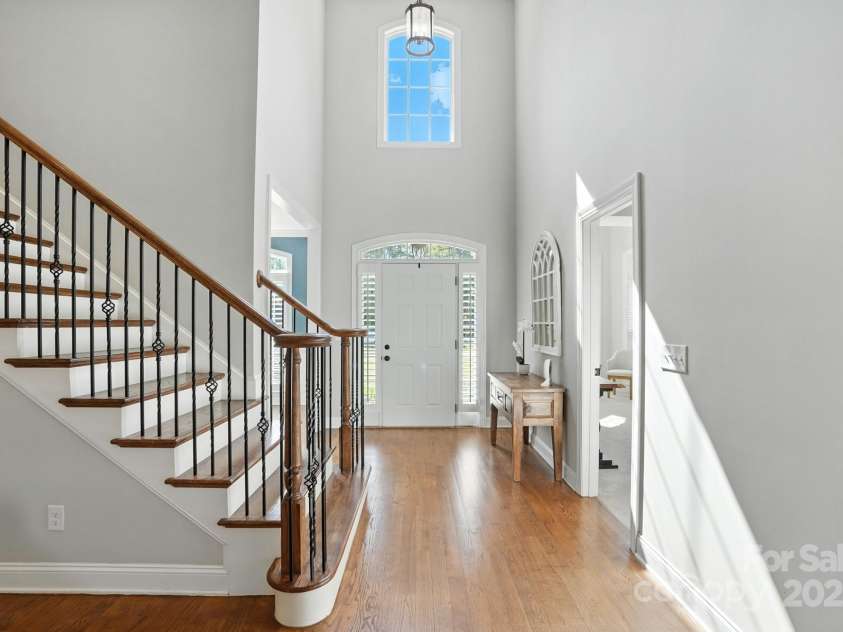 7006 Nesbit Road, Waxhaw, NC 28173.  MLS# CAR4297679, YatesRealty ID 29535. Front Entry and Staircase