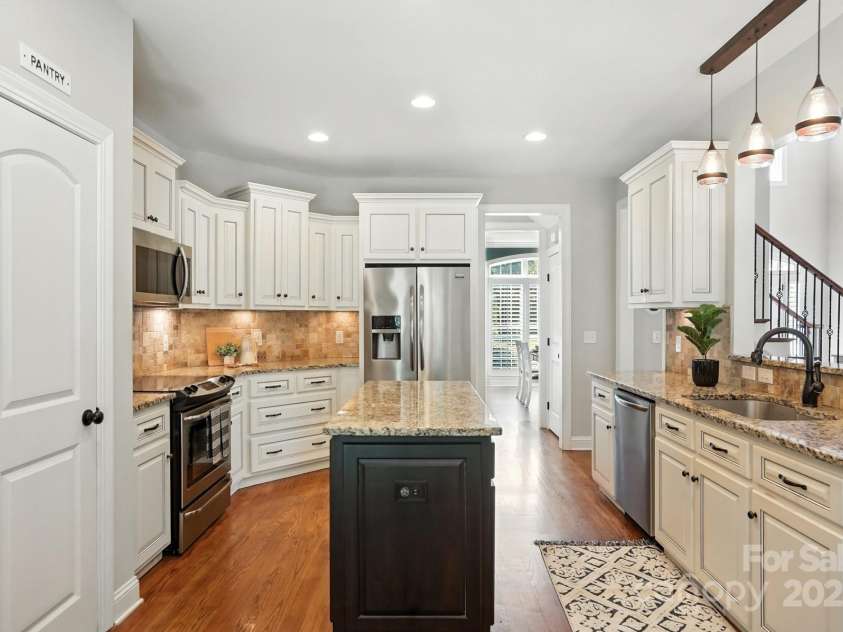 7006 Nesbit Road, Waxhaw, NC 28173.  MLS# CAR4297679, YatesRealty ID 29535. Kitchen