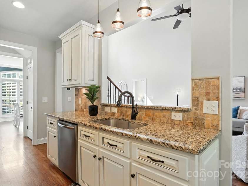 7006 Nesbit Road, Waxhaw, NC 28173.  MLS# CAR4297679, YatesRealty ID 29535. Kitchen