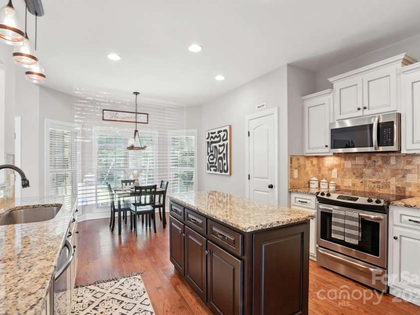 7006 Nesbit Road, Waxhaw, NC 28173.  MLS# CAR4297679, YatesRealty ID 29535. Kitchen