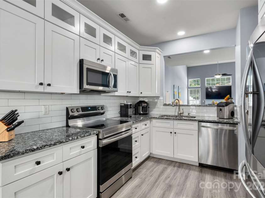 1647 Backcreek Lane, Gastonia, NC 28054.  MLS# CAR4295599, YatesRealty ID 29536. 