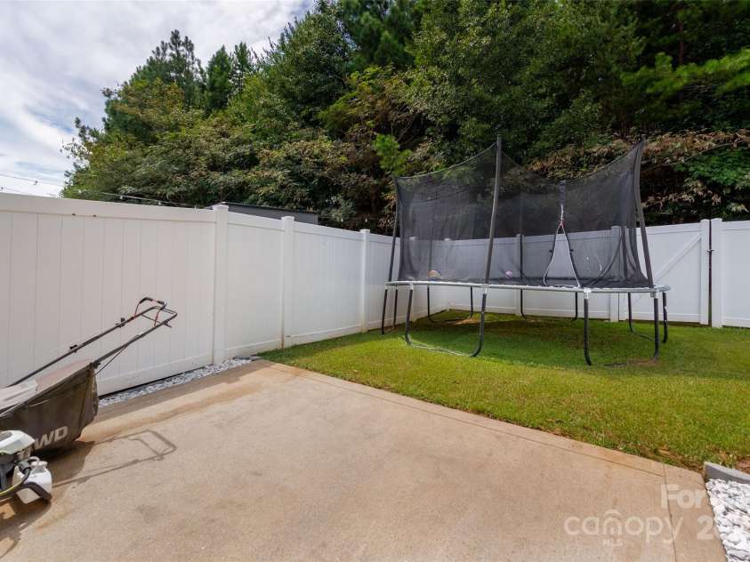 1647 Backcreek Lane, Gastonia, NC 28054.  MLS# CAR4295599, YatesRealty ID 29536. 