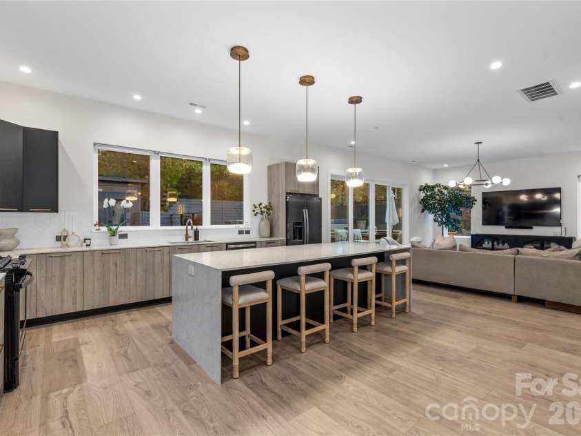 1631 Rama Road, Charlotte, NC 28211.  MLS# CAR4392427, YatesRealty ID 29538. 