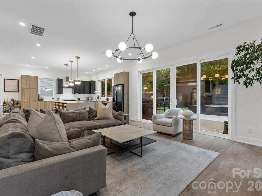 1631 Rama Road, Charlotte, NC 28211.  MLS# CAR4392427, YatesRealty ID 29538. 
