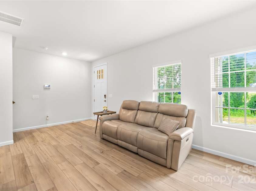 13920 Winmau Lane, Huntersville, NC 28078.  MLS# CAR4274504, YatesRealty ID 29539. Flex Space