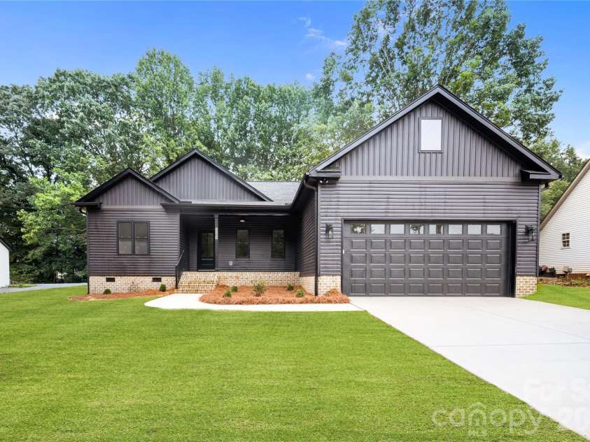 3301 Eva Drive, Concord, NC 28027.  MLS# CAR4392570, YatesRealty ID 29539. 