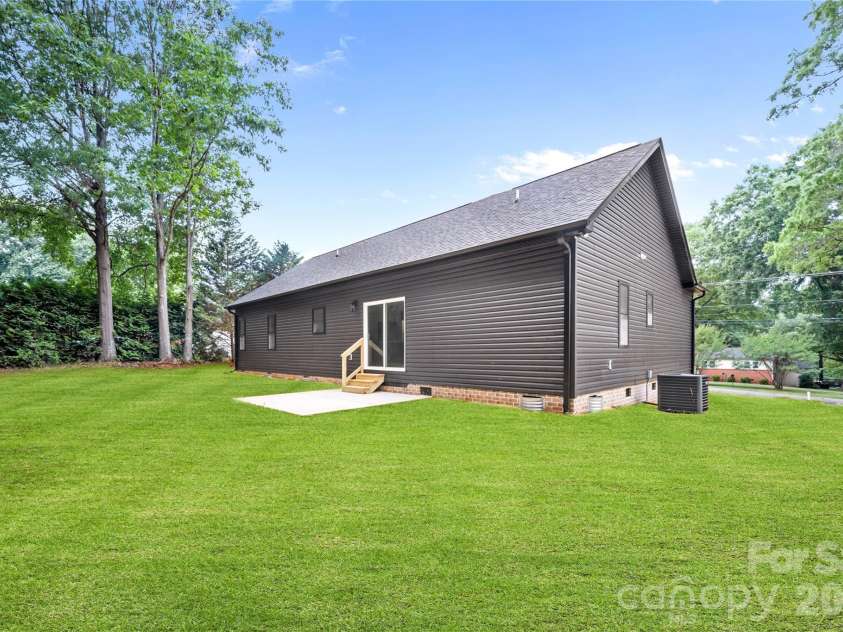 3301 Eva Drive, Concord, NC 28027.  MLS# CAR4392570, YatesRealty ID 29539. 