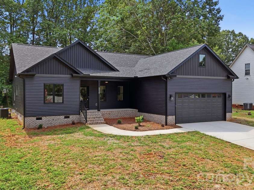 3301 Eva Drive, Concord, NC 28027.  MLS# CAR4416354, YatesRealty ID 29539. 