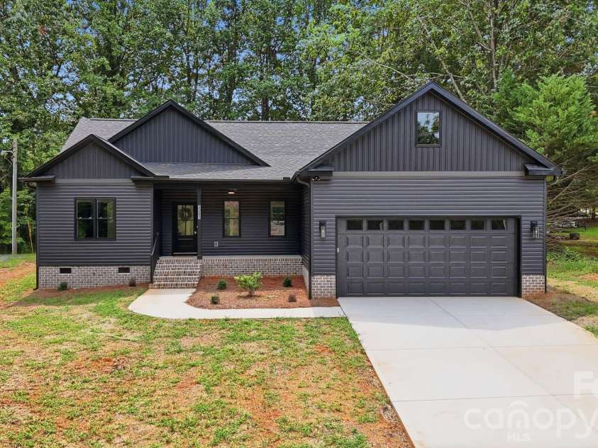 3301 Eva Drive, Concord, NC 28027.  MLS# CAR4416354, YatesRealty ID 29539. 