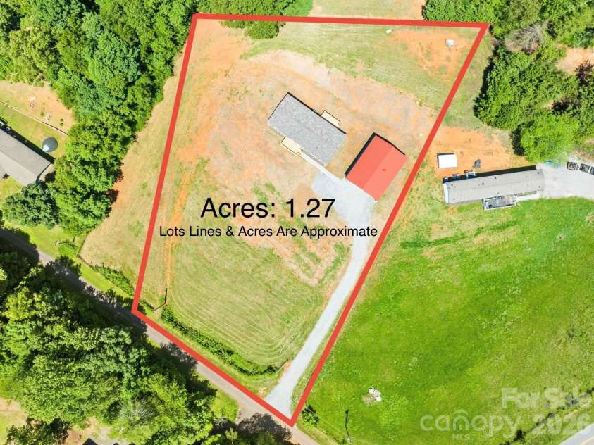 4051 10th Avenue Drive, Hickory, NC 28602.  MLS# CAR4392387, YatesRealty ID 29541. 