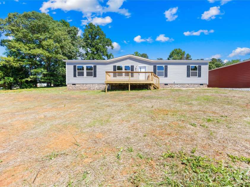 4051 10th Avenue Drive, Hickory, NC 28602.  MLS# CAR4392387, YatesRealty ID 29541. 