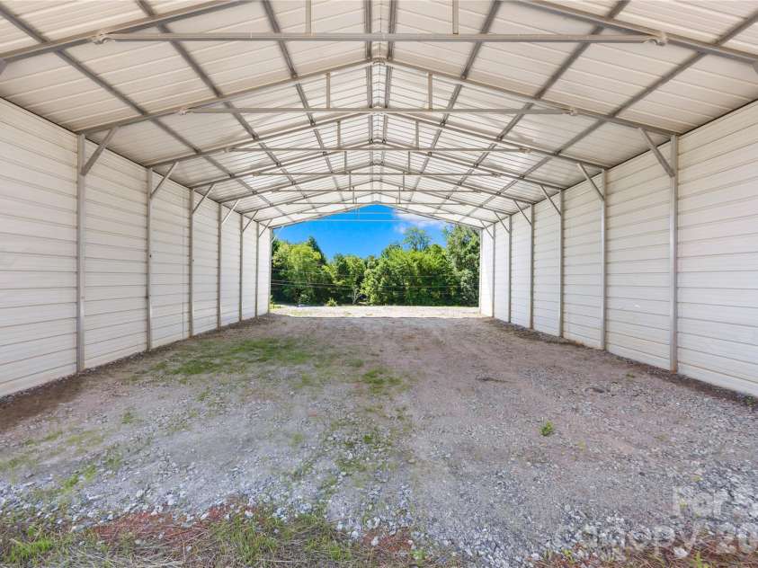 4051 10th Avenue Drive, Hickory, NC 28602.  MLS# CAR4392387, YatesRealty ID 29541. 