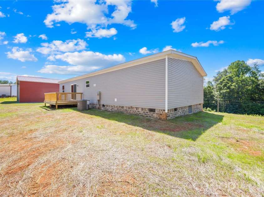 4051 10th Avenue Drive, Hickory, NC 28602.  MLS# CAR4392387, YatesRealty ID 29541. 