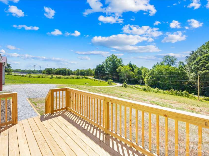 4051 10th Avenue Drive, Hickory, NC 28602.  MLS# CAR4392387, YatesRealty ID 29541. 