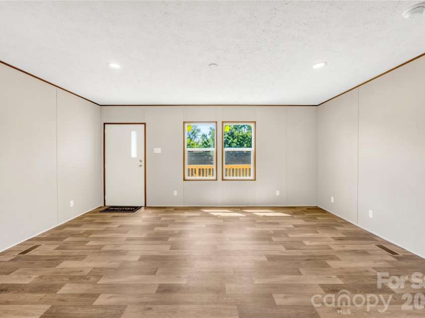 4051 10th Avenue Drive, Hickory, NC 28602.  MLS# CAR4392387, YatesRealty ID 29541. 