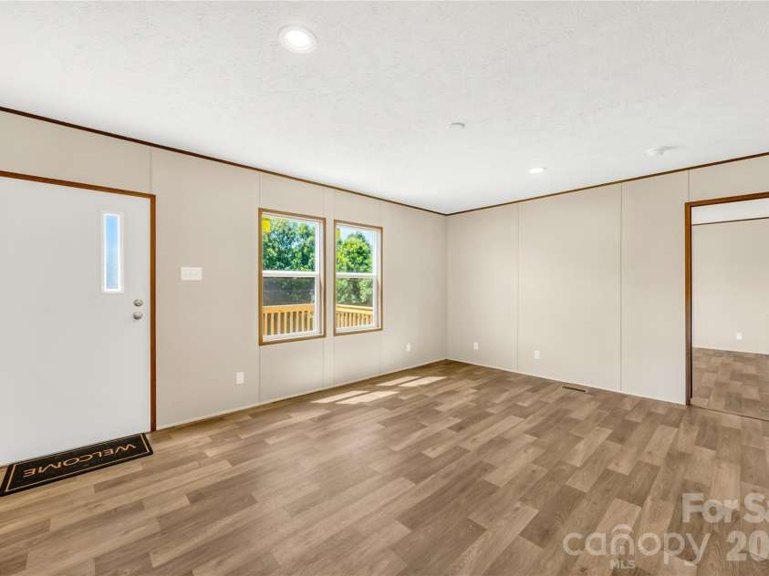 4051 10th Avenue Drive, Hickory, NC 28602.  MLS# CAR4392387, YatesRealty ID 29541. 