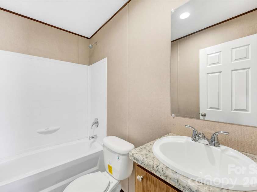 4051 10th Avenue Drive, Hickory, NC 28602.  MLS# CAR4392387, YatesRealty ID 29541. 