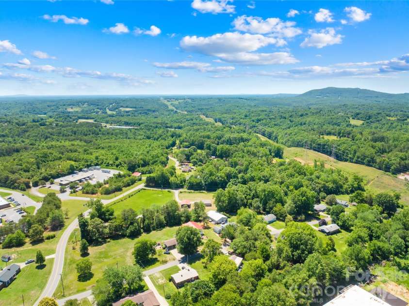 4051 10th Avenue Drive, Hickory, NC 28602.  MLS# CAR4392387, YatesRealty ID 29541. 