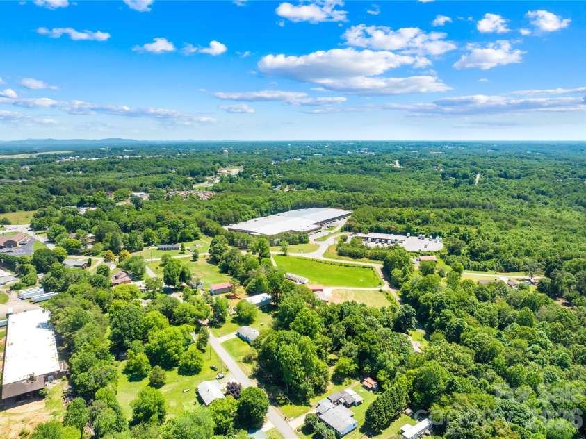 4051 10th Avenue Drive, Hickory, NC 28602.  MLS# CAR4392387, YatesRealty ID 29541. 