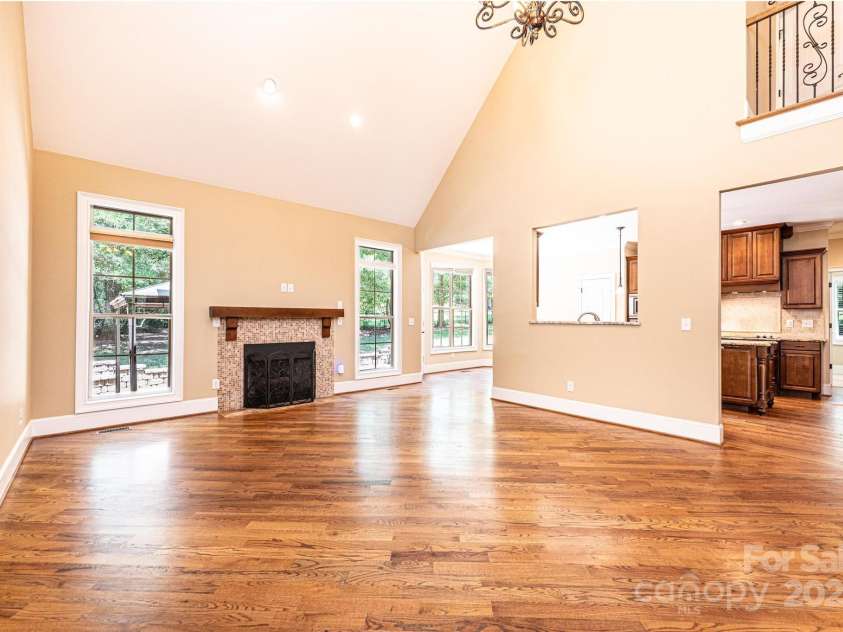 1019 30th Avenue Lane, Hickory, NC 28601.  MLS# CAR4287284, YatesRealty ID 29545. 