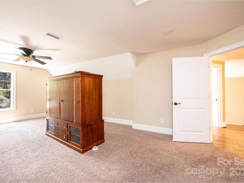 1019 30th Avenue Lane, Hickory, NC 28601.  MLS# CAR4287284, YatesRealty ID 29545. 